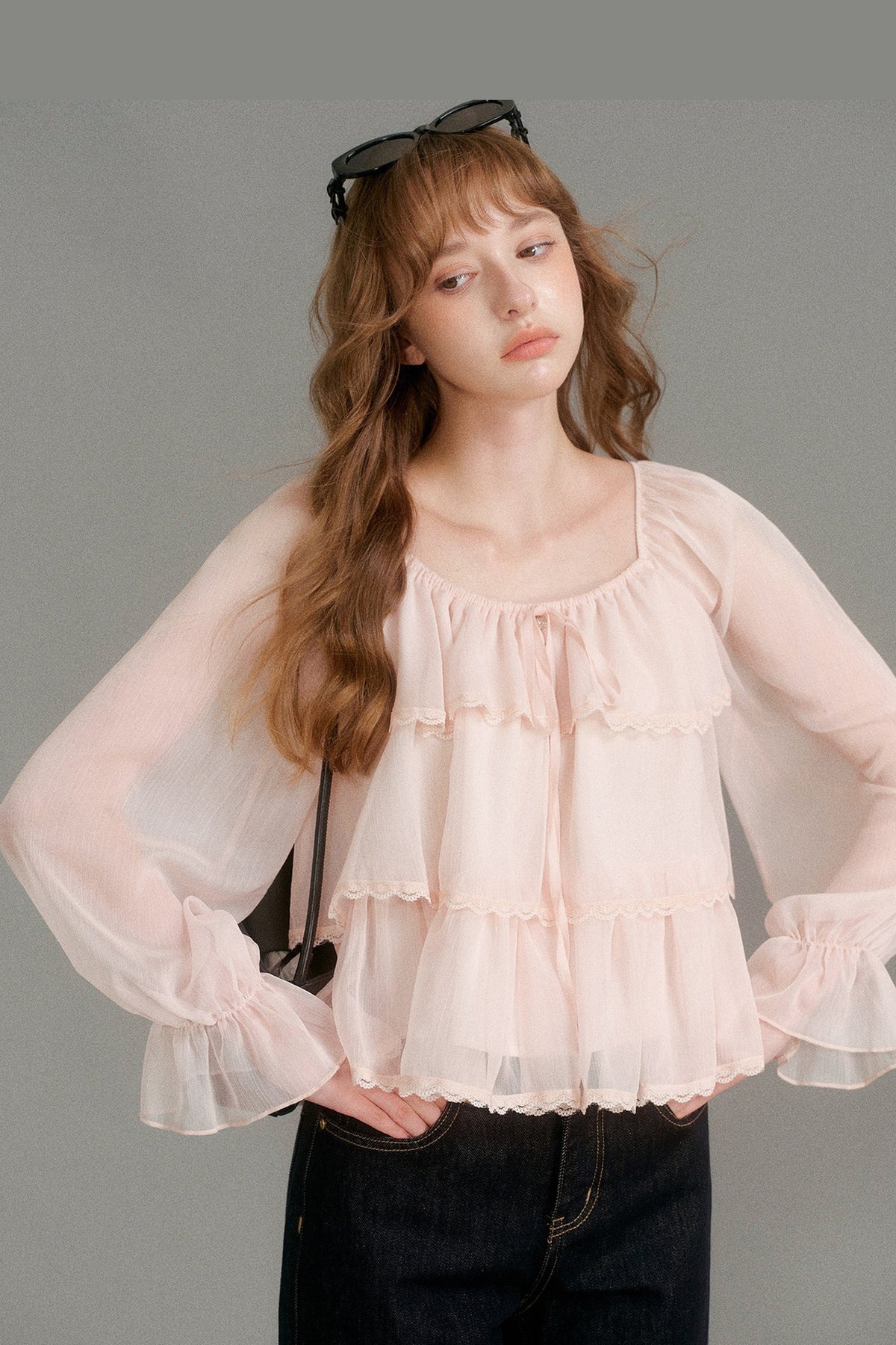 Blouse en mousseline à col carré et volants