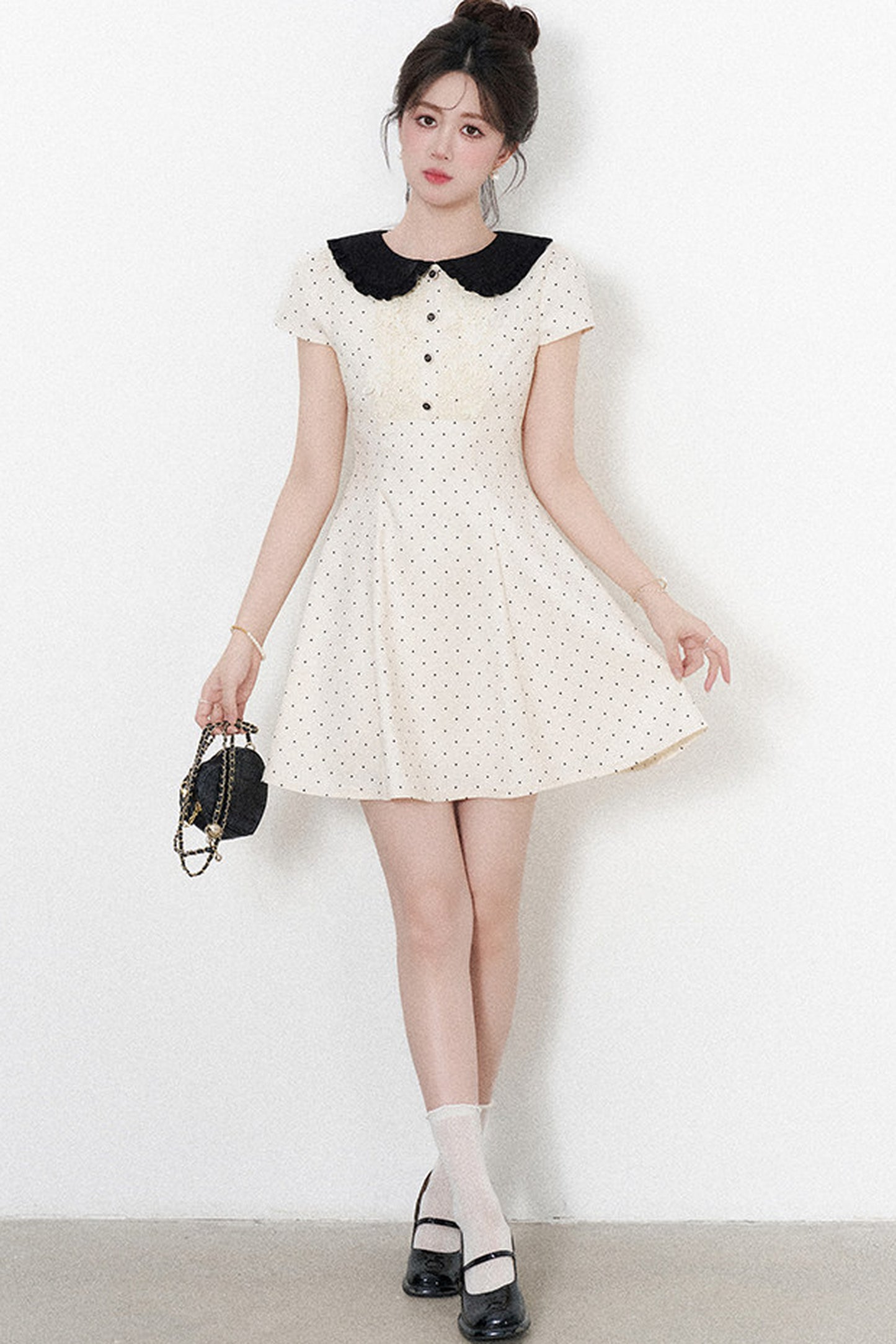 Robe trapèze à pois avec col Claudine