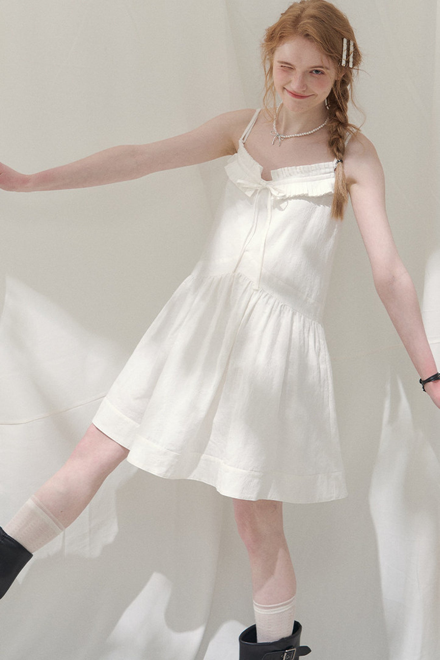 Kleid in Petite-Größe mit Schleife und Spaghettiträgern