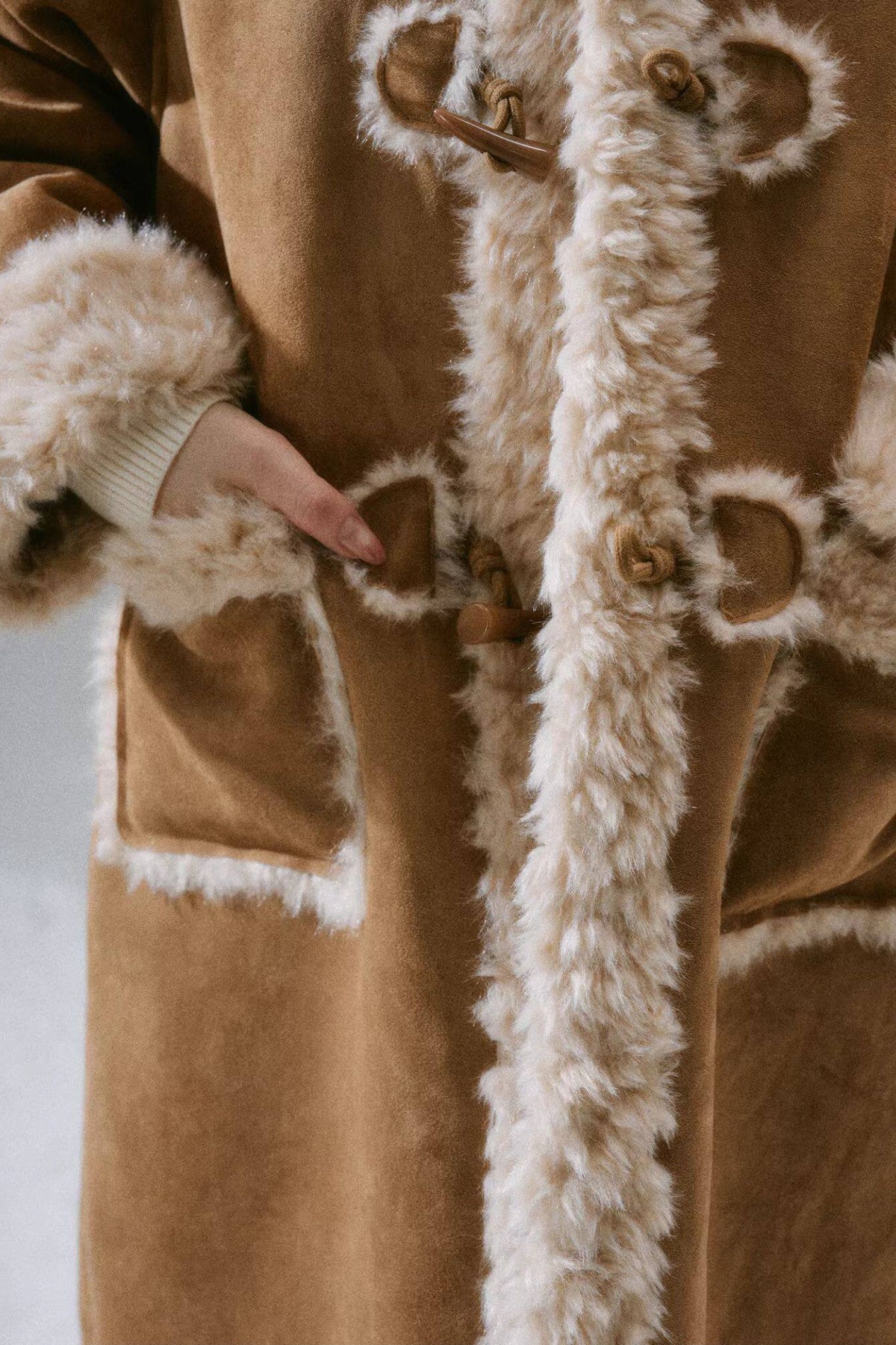 Manteau long à boutons en corne