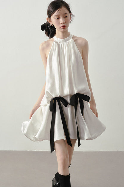Vestido elegante de cuello halter con lazo