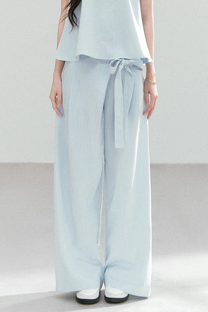 Completo due pezzi con pantaloni a gamba larga e laccetti