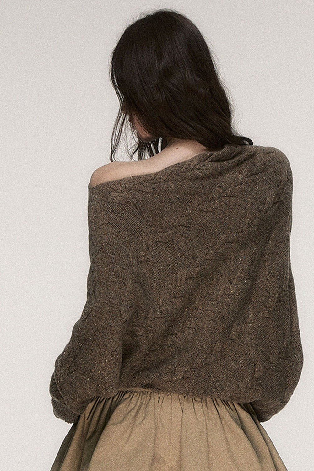 Pullover aus grobem Strick mit schrägem Ausschnitt und freien Schultern