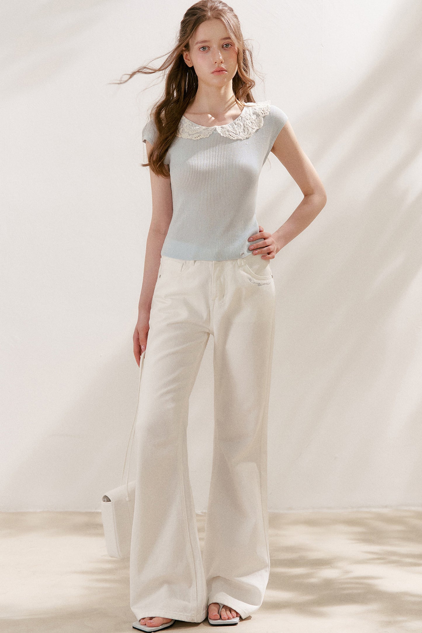 Maglia a maniche corte in 100% lyocell con colletto in pizzo