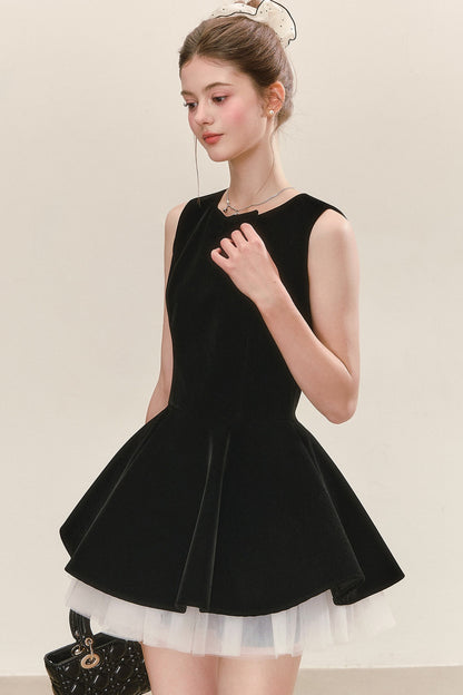 Conjunto de vestido de terciopelo negro con camisa