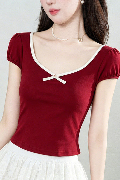 Rotes kurzärmeliges Strick-T-Shirt