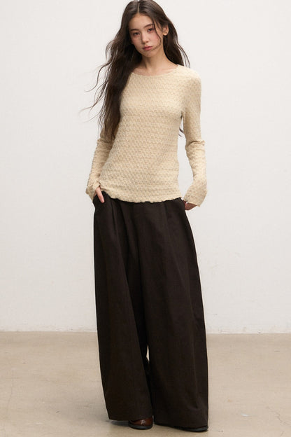 Conjunto de pantalones de pierna ancha y chaqueta marrón oscuro