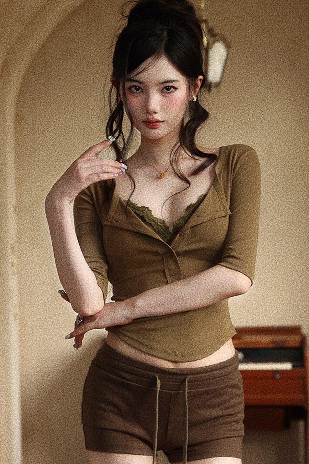 Low-Neck Five-Quarter Sleeve Top Set-Up