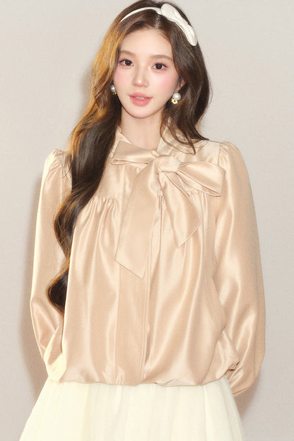 Trench coat color moka autunnale stile mantella