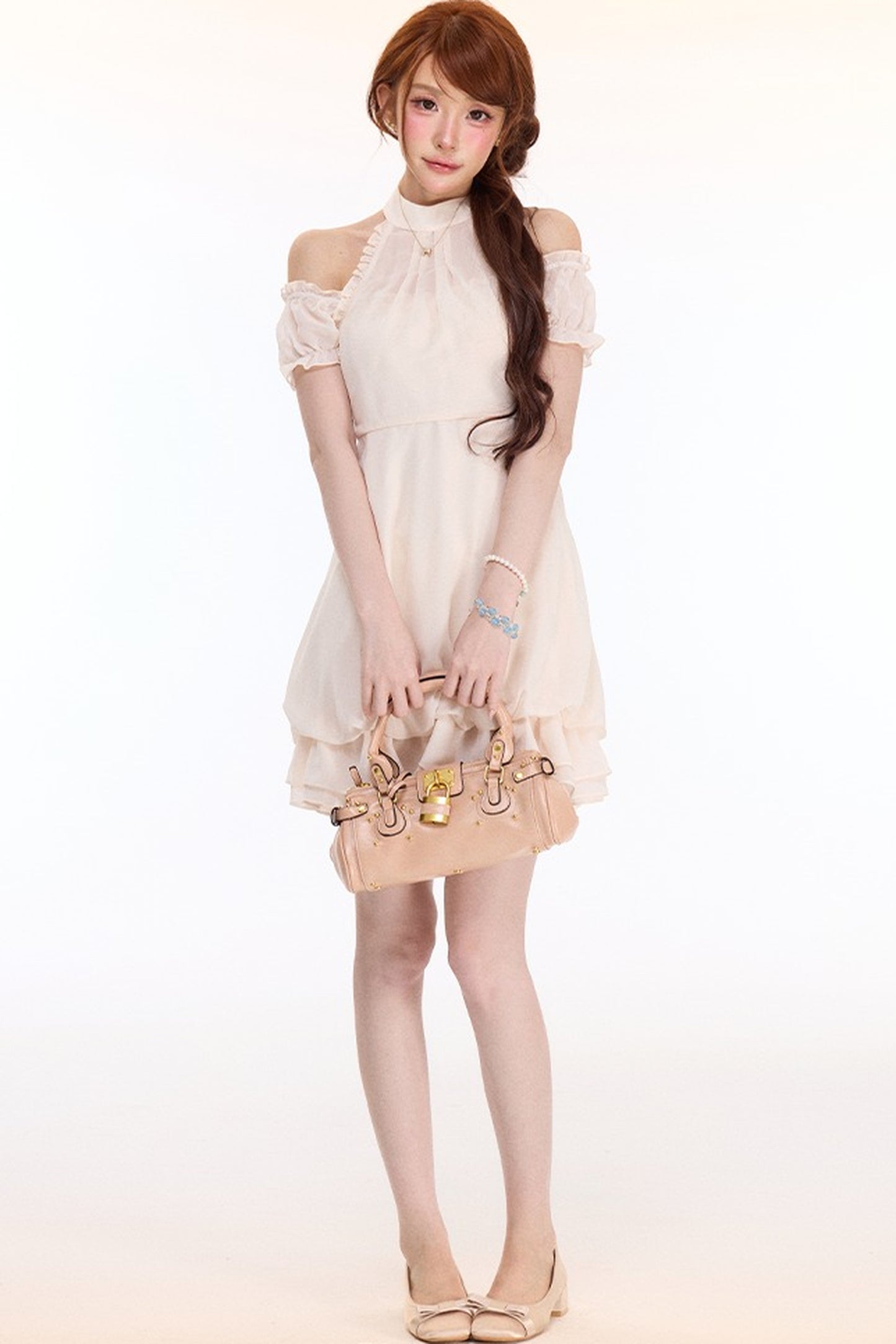 Kurzarmkleid mit Rüschen und Neckholder
