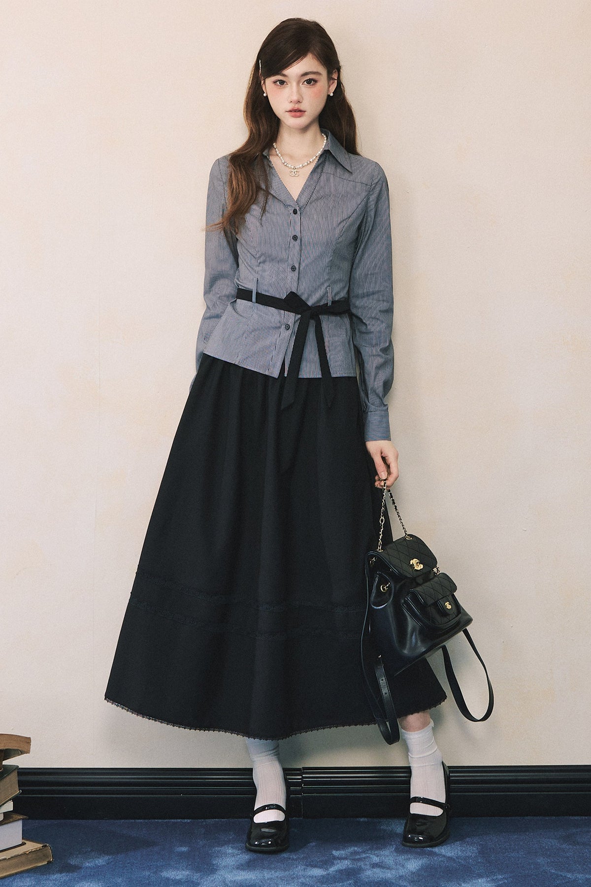 Camicia a maniche lunghe con scollo a V e vita annodata