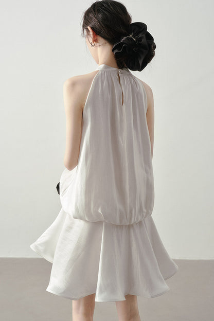 Vestido elegante de cuello halter con lazo
