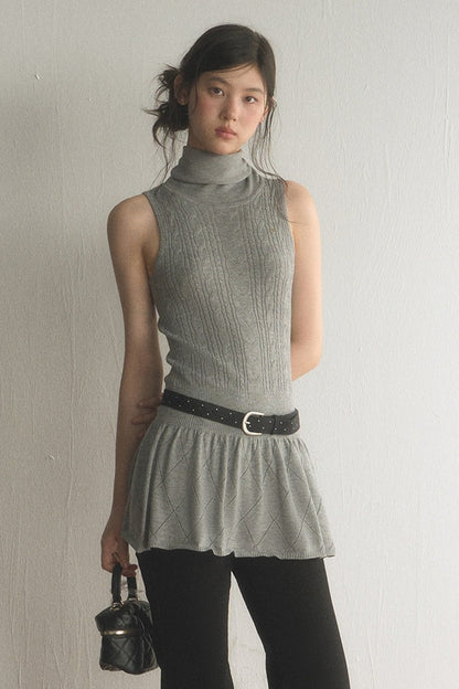 Sleeveless Quilted Knit Dress And Pants Set-Up