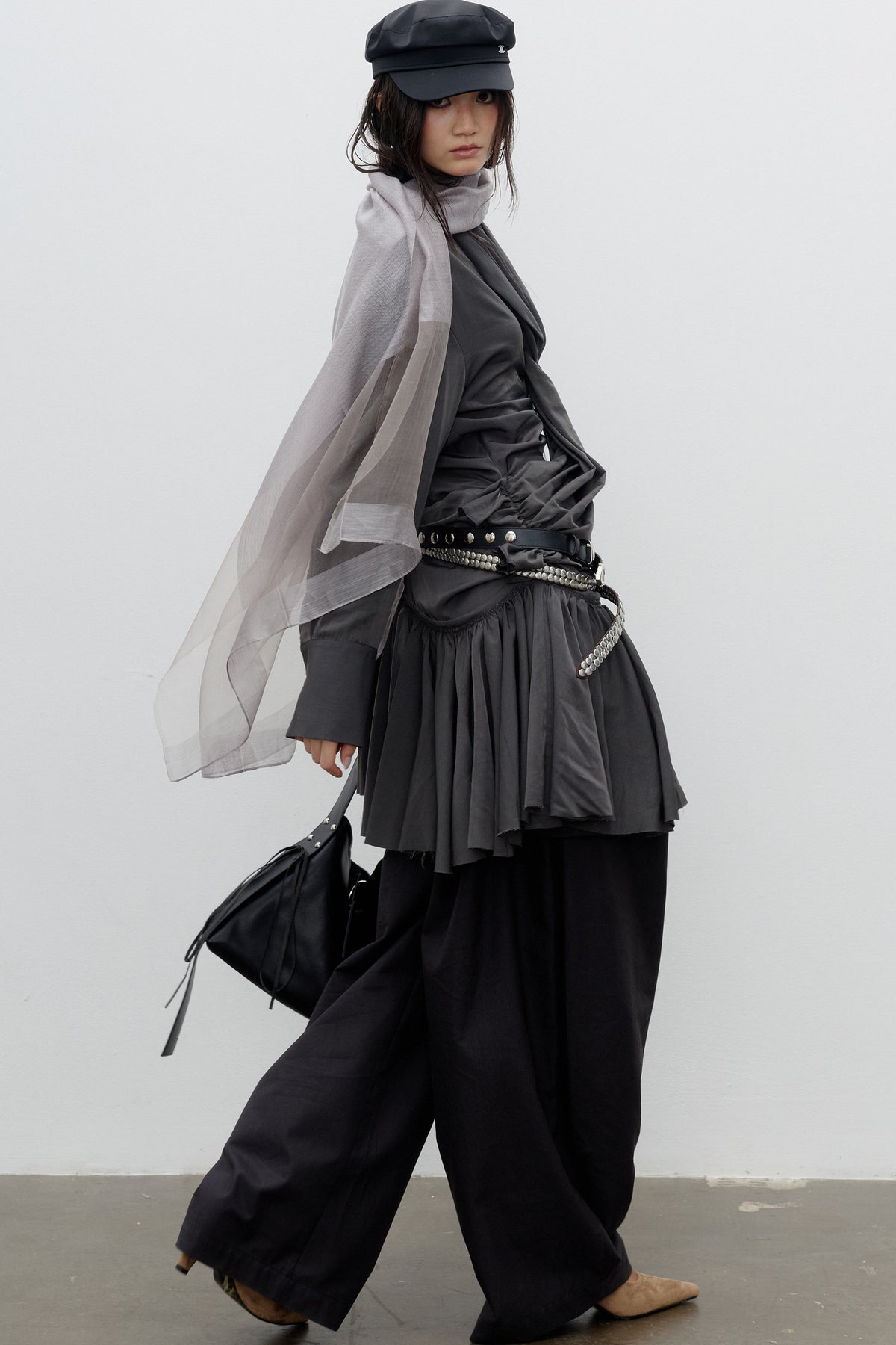 Vestido camisero drapeado plisado asimétrico con bajo de volantes