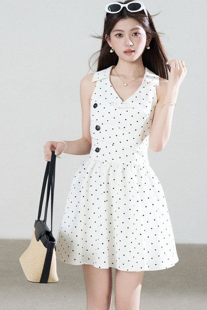 Vestido blanco de lunares con escote en V