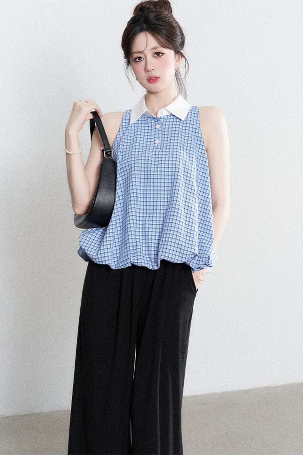 Blaue karierte Halter-Bluse