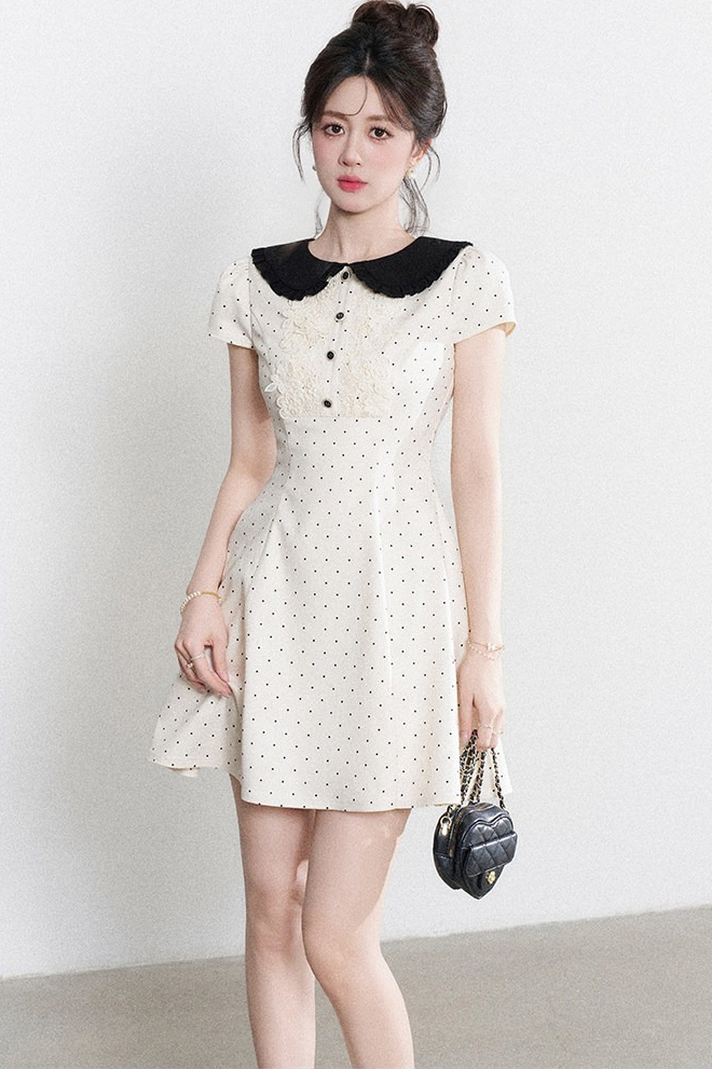Robe trapèze à pois avec col Claudine