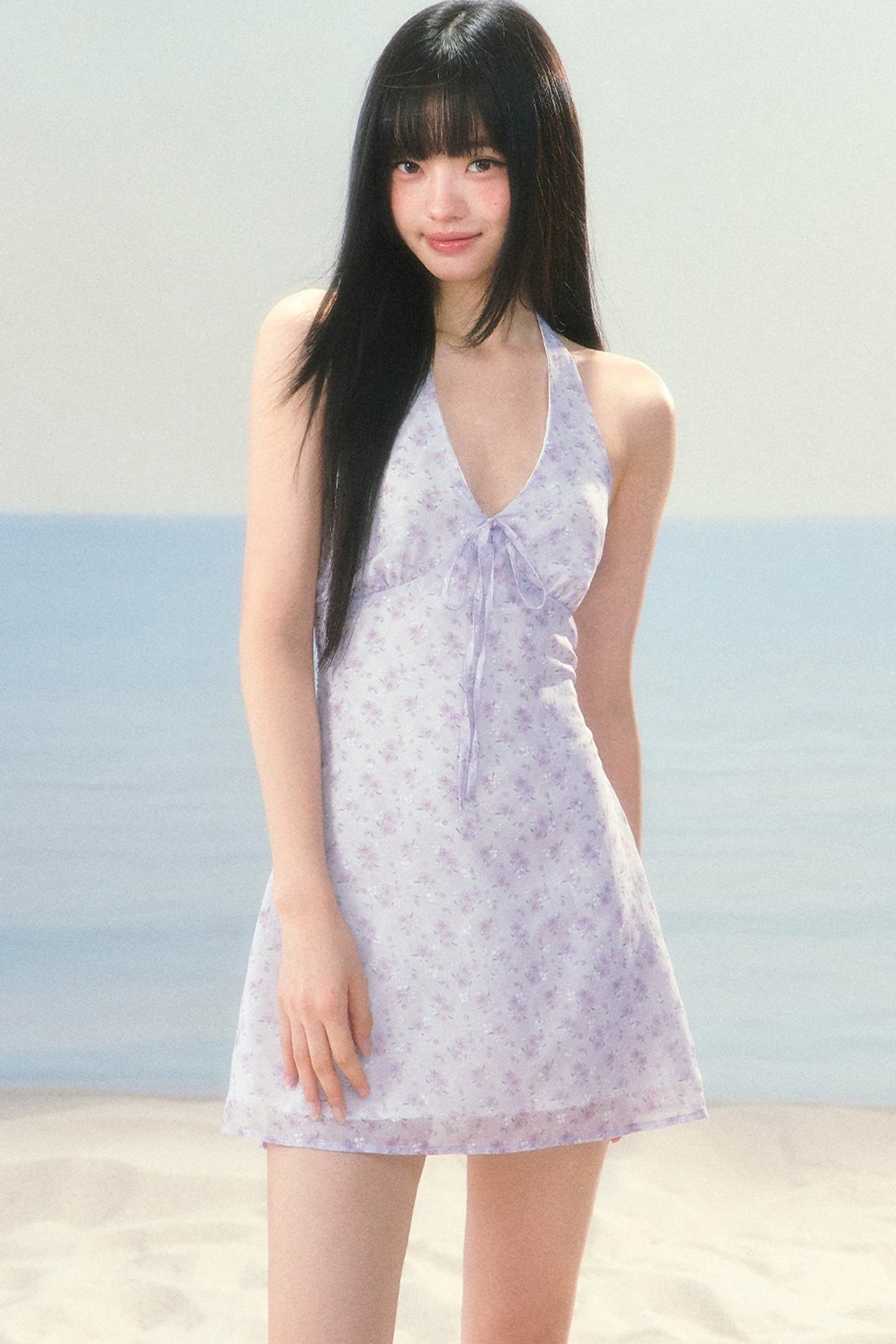 Vestido floral con cuello halter