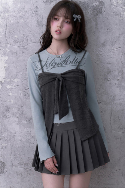 Blusa grigio-azzurra a maniche lunghe con fiocco e effetto a strati