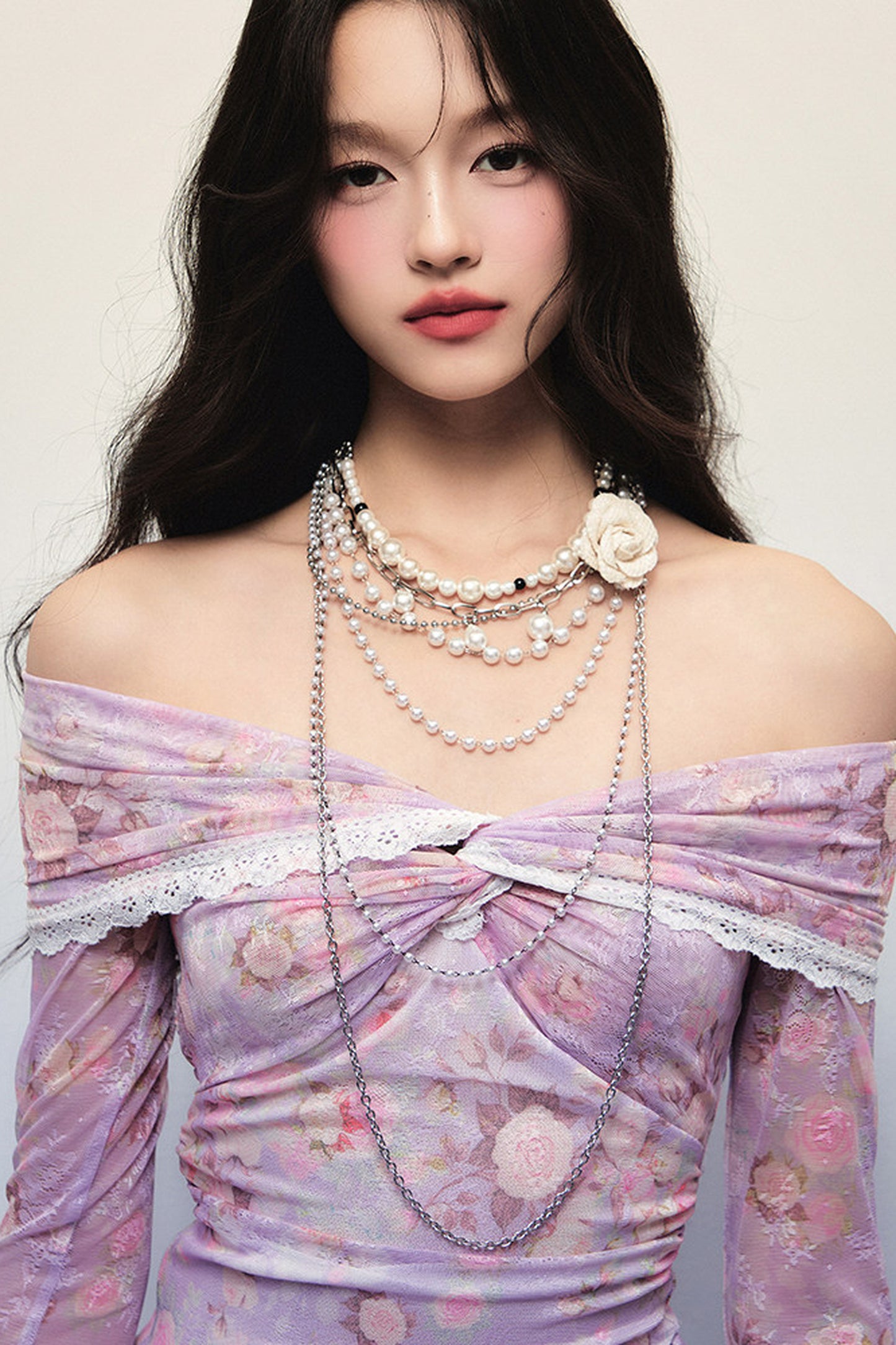 Choker a catena multistrato con fiore e perla rimovibili