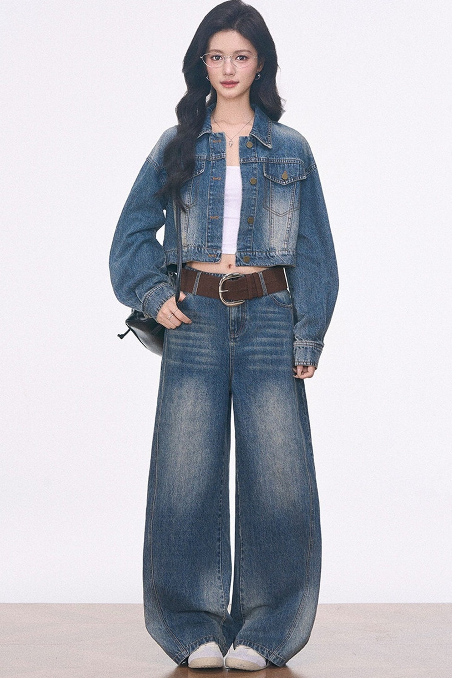 Ensemble 3 pièces avec veste courte en denim, pantalon à ourlet arrondi et haut