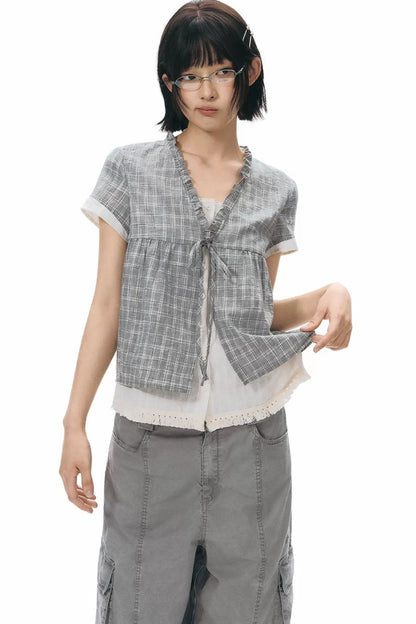 Camicia a quadri con volant e scollo a V