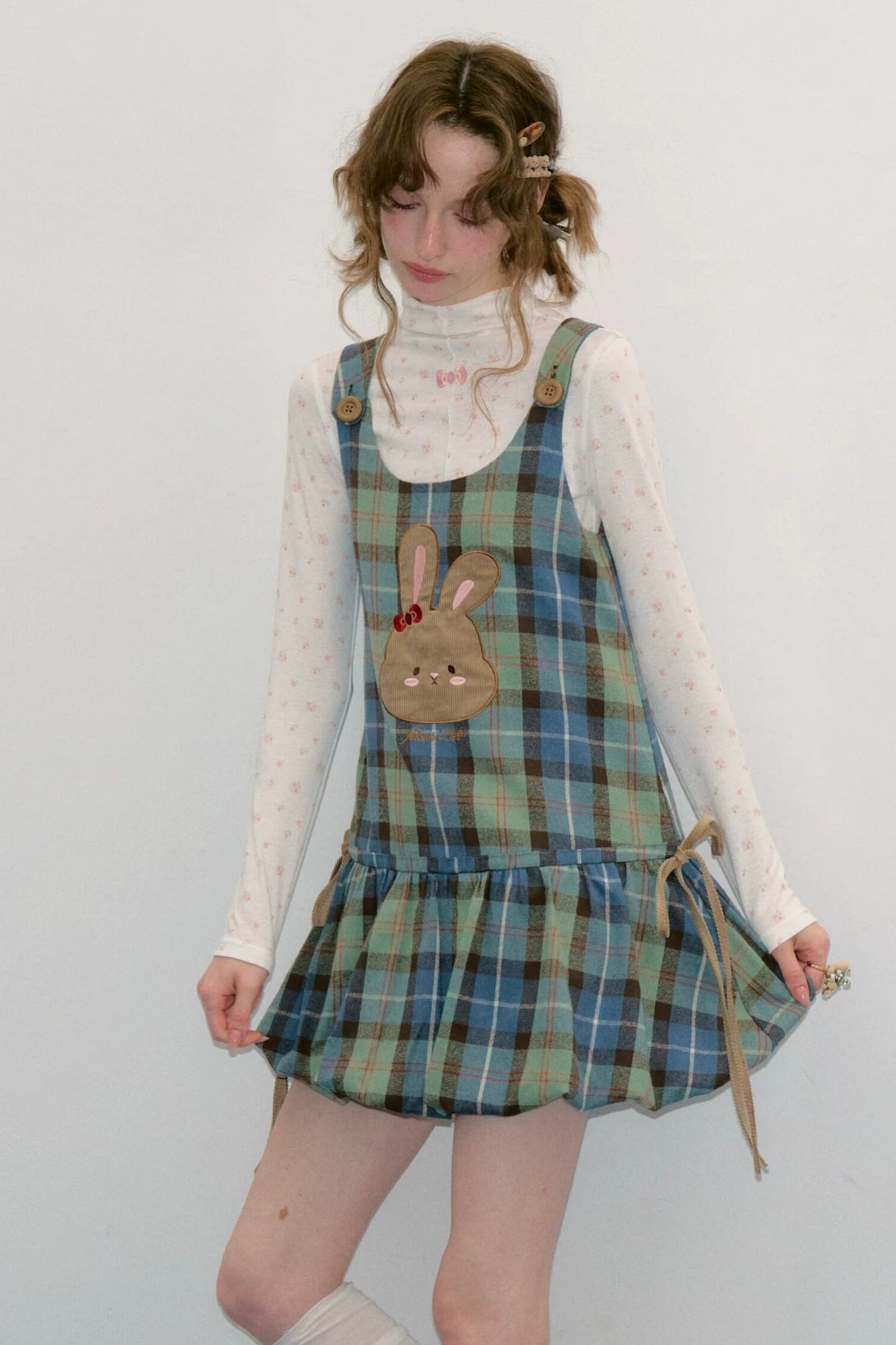 Vestido por capas de cuadros retro con parche de conejo