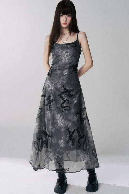 Trägerkleid mit Drachen- und Blumenmuster aus luftigem Feingewebe