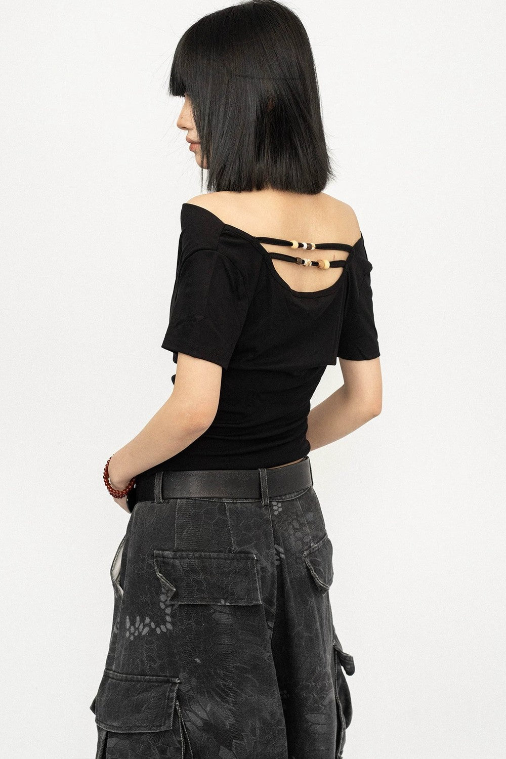 T-shirt americana rétro con spalle scoperte
