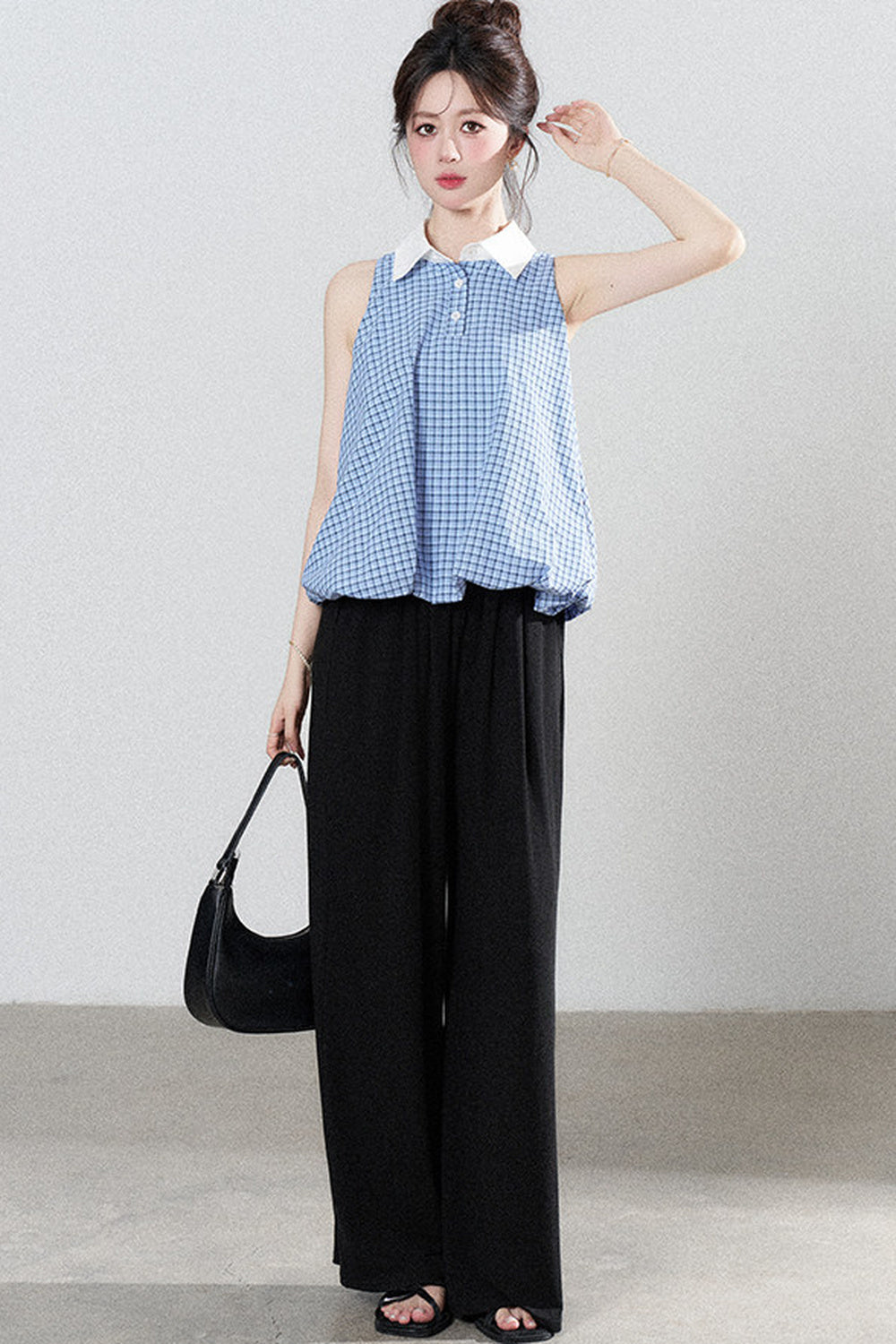 Blaue karierte Halter-Bluse