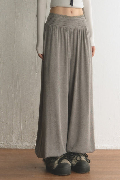 High-Waist-Hose mit weitem Bein und Spitzenbesatz
