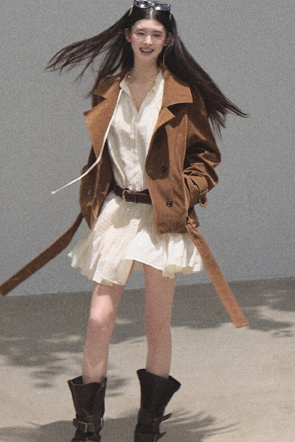 Ensemble robe-chemise blanche à manches longues et à volants
