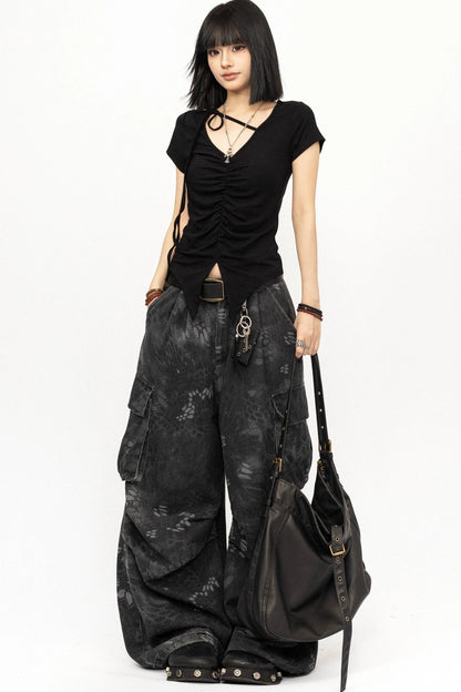 Top nero plissettato con scollo a V