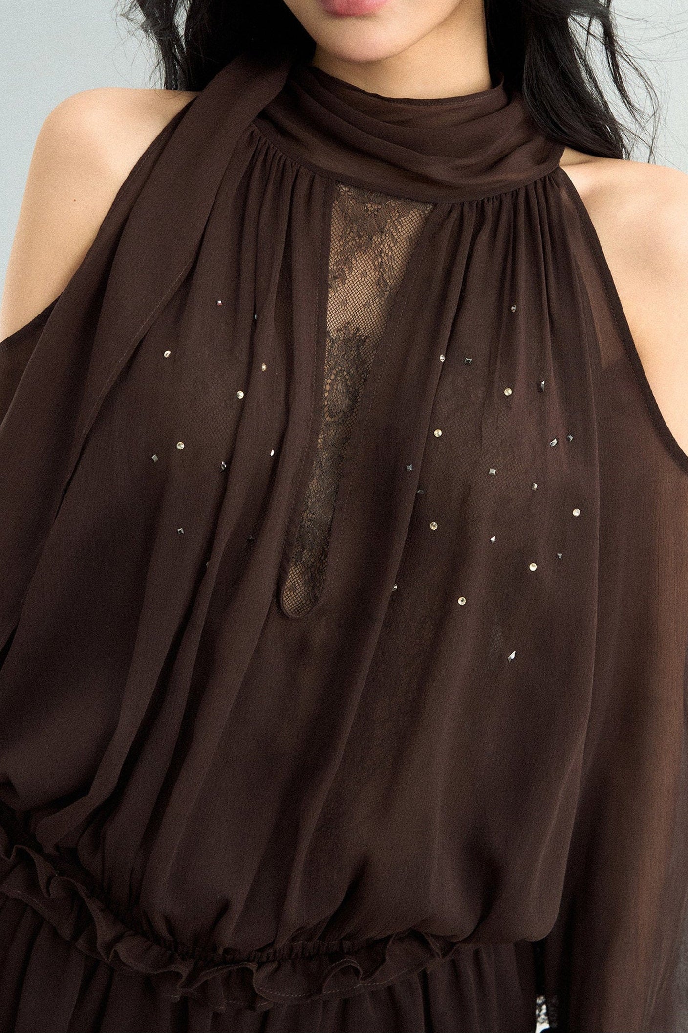 Blusa in tessuto velato e rete con strass