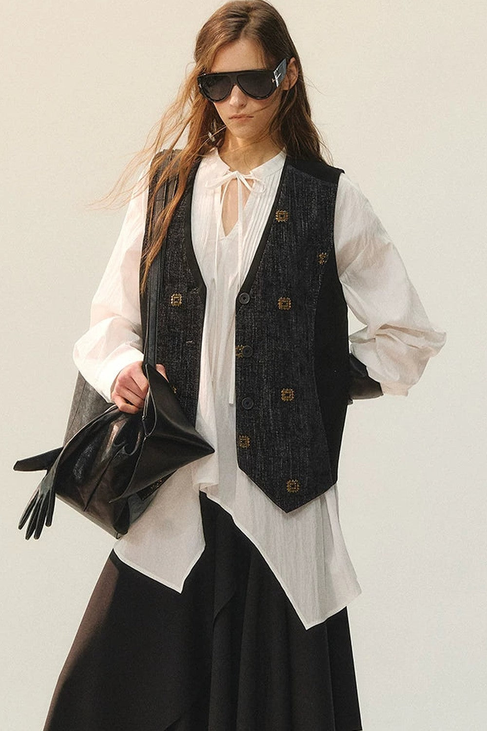 Completo rétro con gilet e gonna con perline