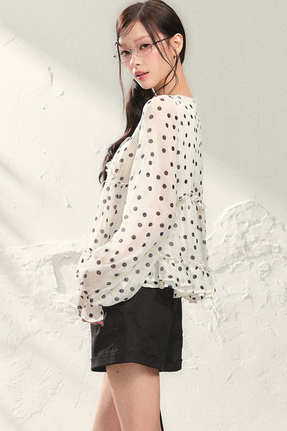 Conjunto de top y shorts de gasa blanca con lunares