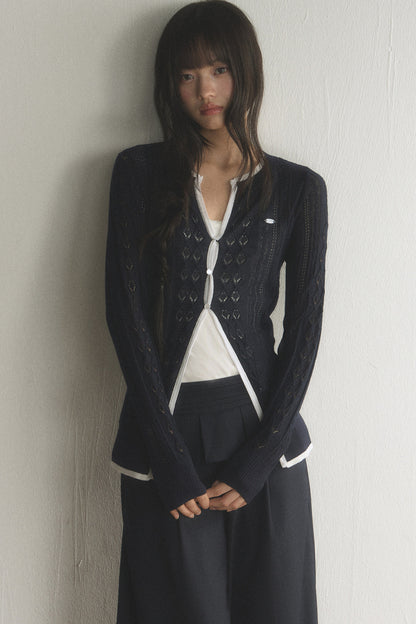 Ensemble cardigan et pantalon en maille à découpes et bordures contrastées
