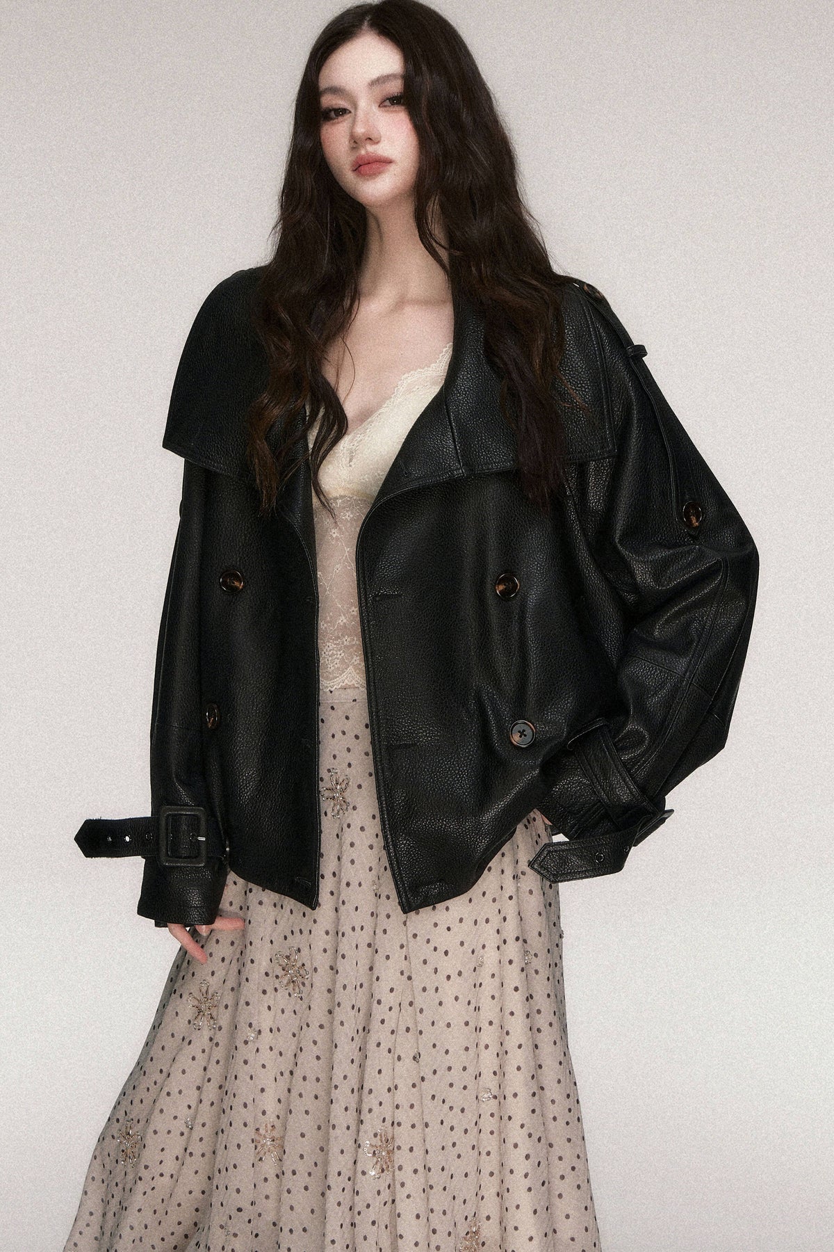 Lederjacke mit lockerer Silhouette und zweireihiger Knopfleiste