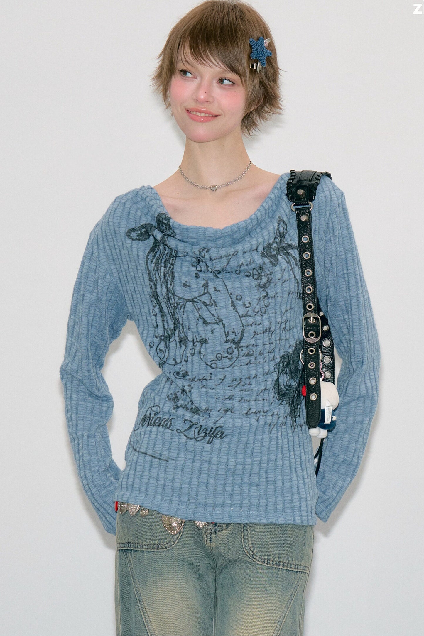 Blusa in maglia con graffiti di conigli