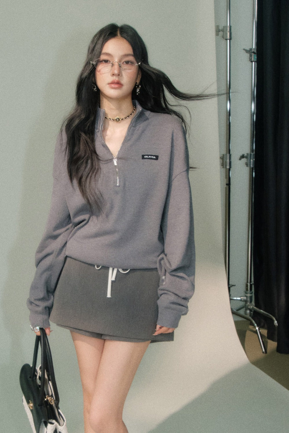 Completo a maglia grigio con top con collo alla coreana e pantaloni