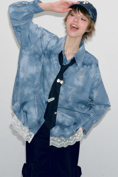 Blau karierte Bluse mit Spitzensaum