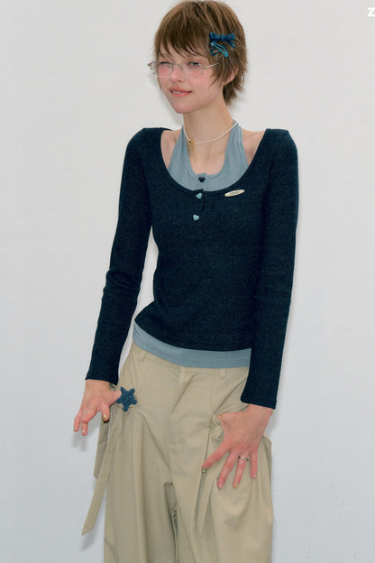 Top in maglia blu a maniche lunghe effetto stratificato