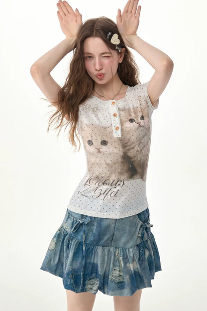 Schmal geschnittenes Oberteil mit Polka-Dots und Katzenprint