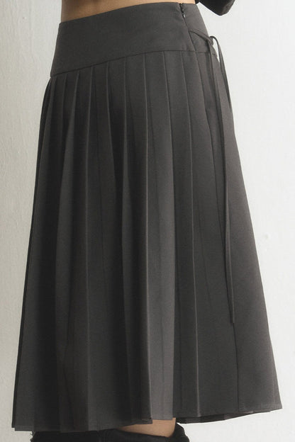 Jupe trapèze plissée à taille haute et à nouer