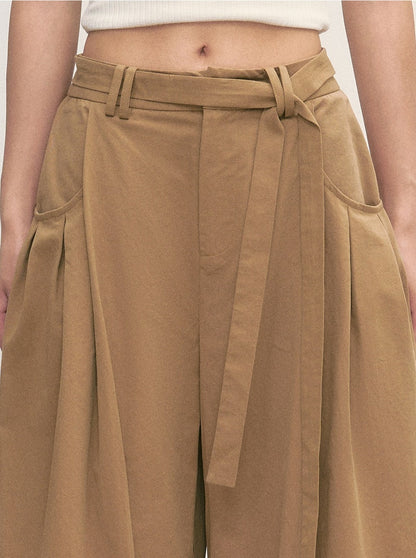 Pantalones caqui de pierna ancha con cintura anudada