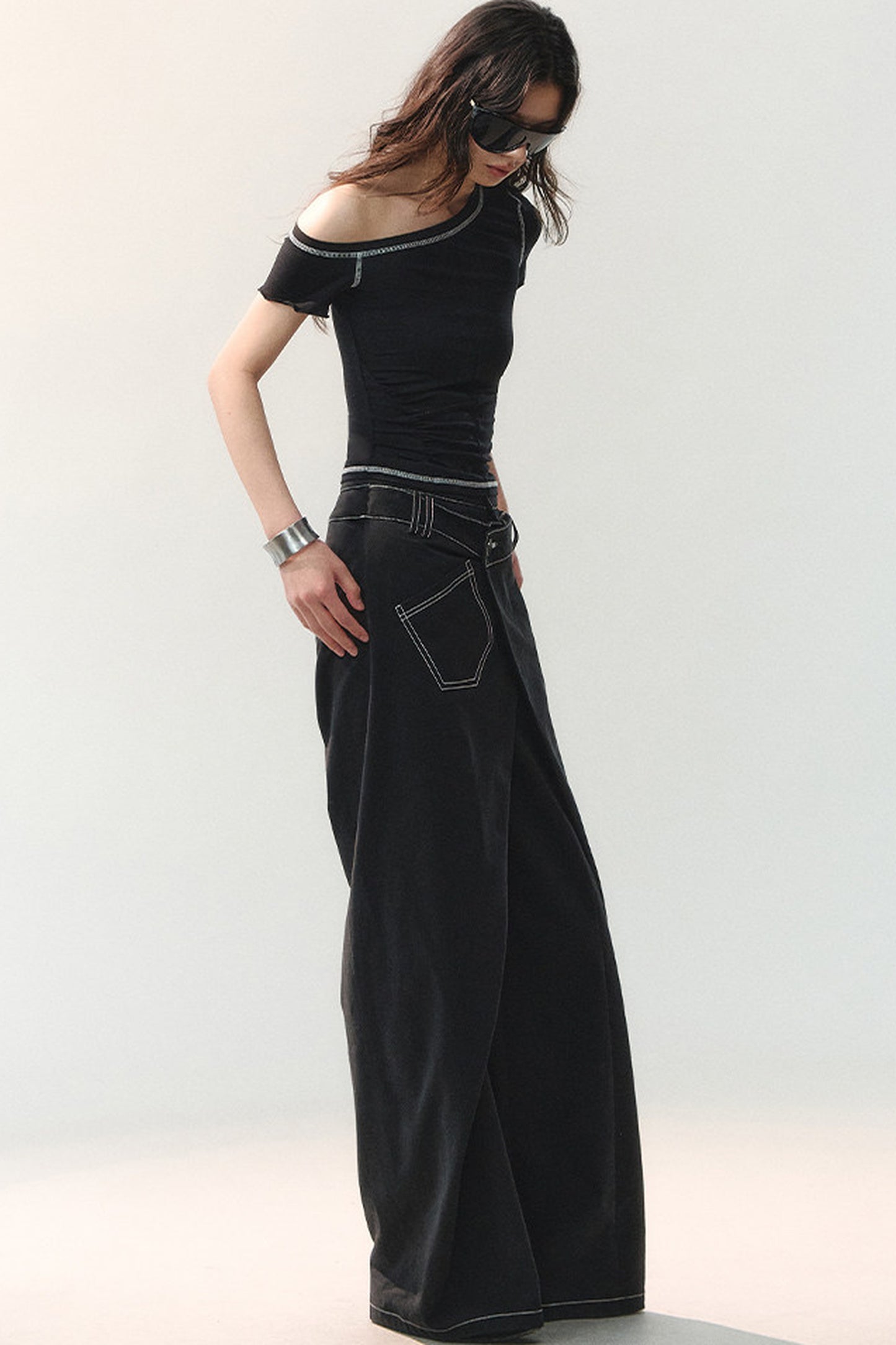Contrast Stitching Asymmetrical Shoulder Short-Sleeve Top
