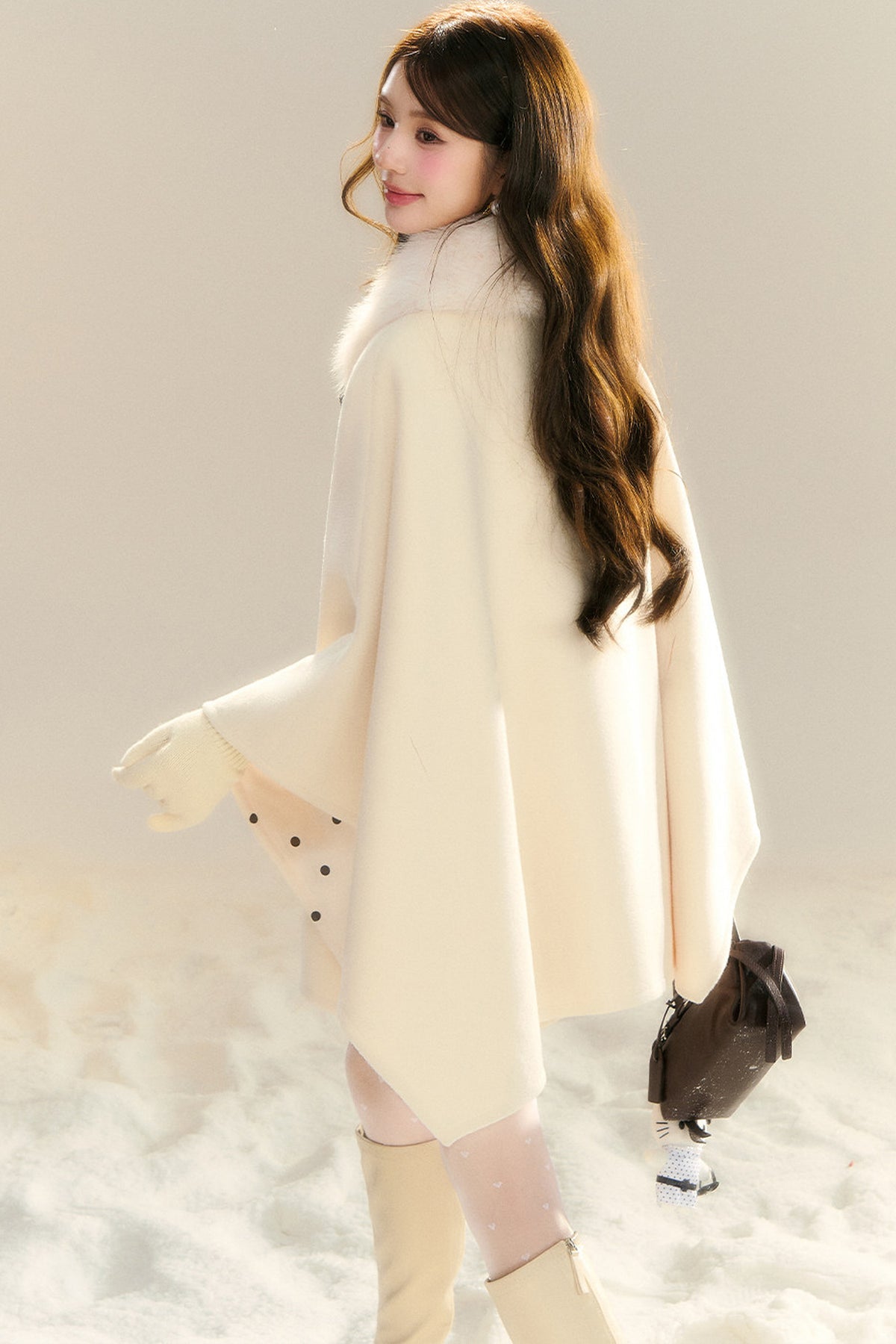 Miu 스타일 물방울무늬 케이프