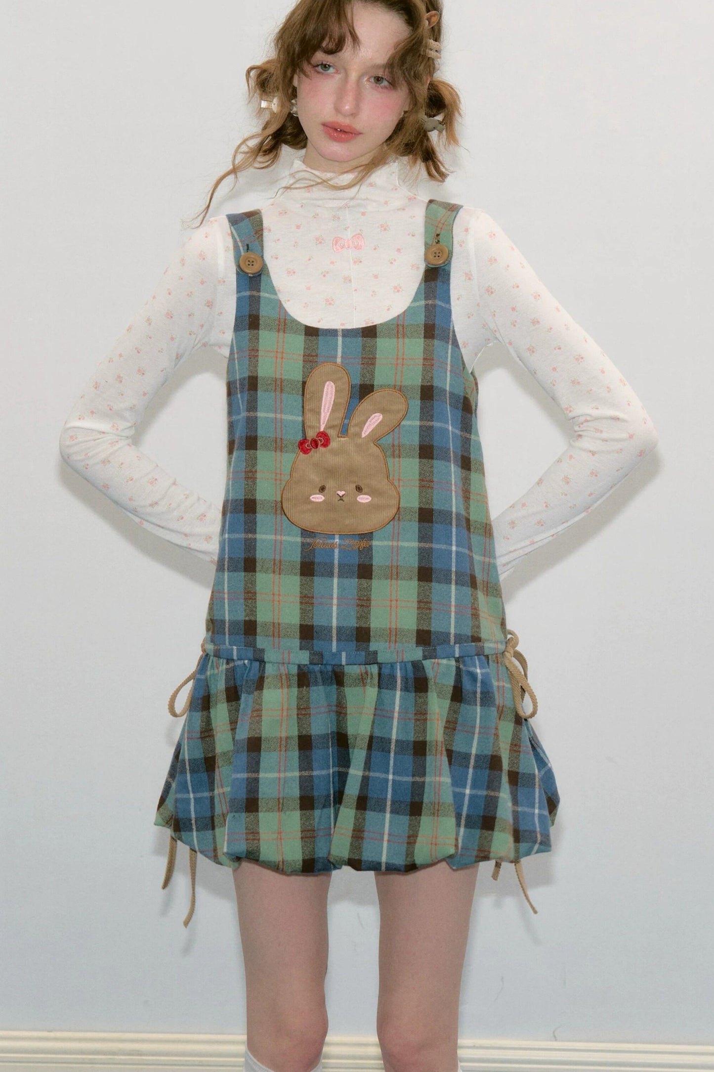Vestido por capas de cuadros retro con parche de conejo