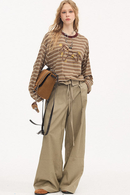 Pantalon droit à rayures et empiècements