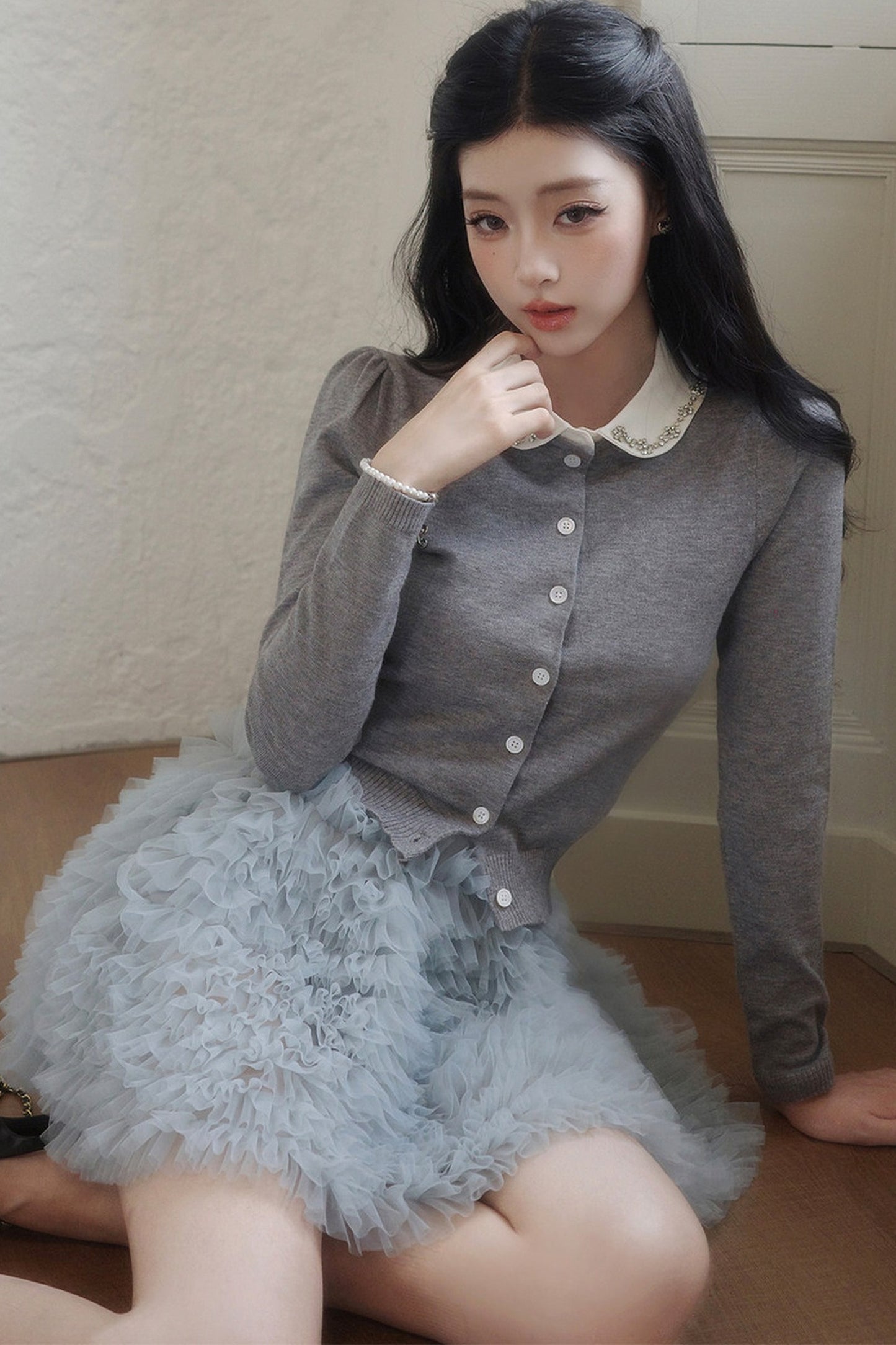 Strickjacke mit Bubikragen und Stufenrock-Set